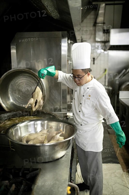 An assistant chef cooks salt ducks at the Mei Yuan restaurant in the Jinlin Hotel, Nanjing, China