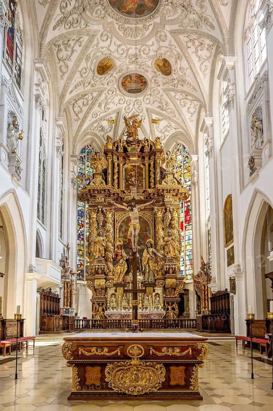 Choir, chancel with high altar of the parish church of the Assumption of the Virgin Mary, Baroque, Old Town, Landsberg am Lech, Upper Bavaria, Bavaria, Germany