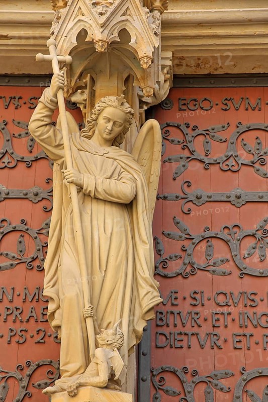 Sculpture of the Archangel Michael with lance and cross at the portal of the Virgin Mary, Gothic church portal with fittings and inscription, detail, fighting, patron saint, arts and crafts, UNESCO Cathedral, St Mary's Church, Erfurt Cathedral, Cathedral Square, Erfurt, Thuringia, Germany