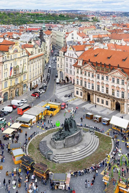 Memorial to the 15th century theologian and philosopher Jan Hus, Old town Square during a popular festival, Prague, Bohemia, Czech Republic