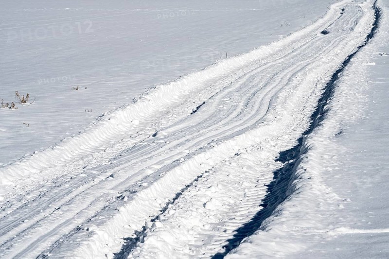 Biking way R1 in winter, near Gewissenruh, Wesertal, Weser Uplands, Weserbergland, Hesse, Germany