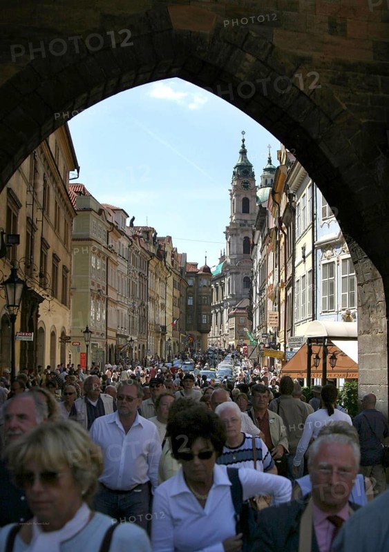 Prague, CZE, 30.05.2004 - Tourists come to Charles Bridge from Lesser Town in Prague, Czech Republic