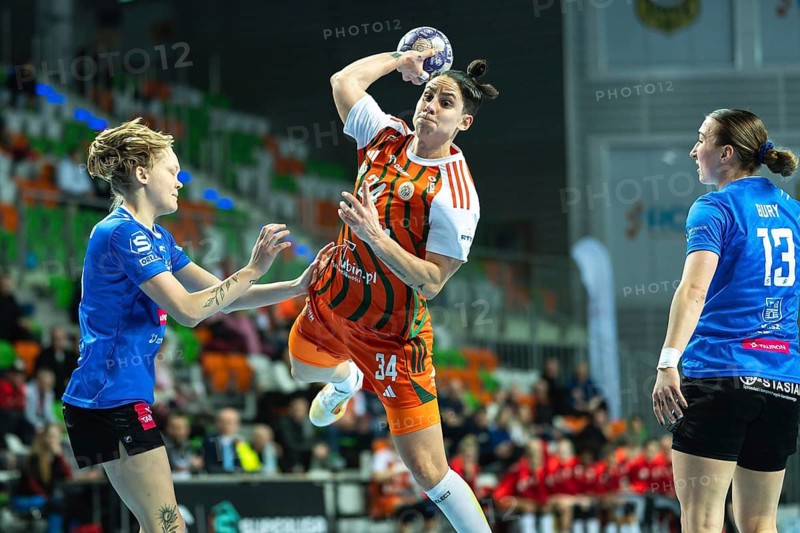 LUBIN, POLAND - FEBRUARY 4, 2026: Handball Orlen Superleague Women match MKS Zaglebie Lubin - Tauron Ruch Szczypiorno Kalisz. In action Fernandez Fraga Alicia