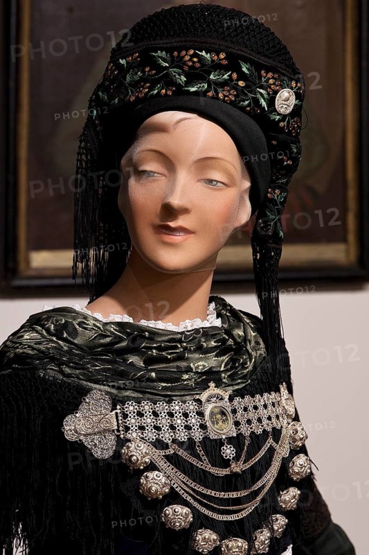 Frisian traditional costume from Föhr with headscarf and silver breast chain, Frisian Museum Wyk on Föhr, North Frisia, Schleswig-Holstein, Germany