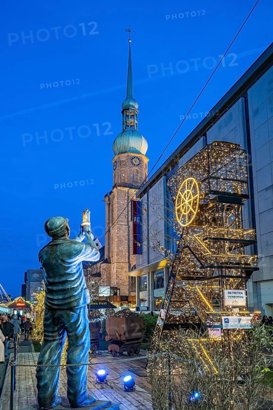 Light installation Förderturm with Bergmann and the Reinoldi Church at Dortmund's Christmas market at dusk, Dortmund, North Rhine-Westphalia, Germany