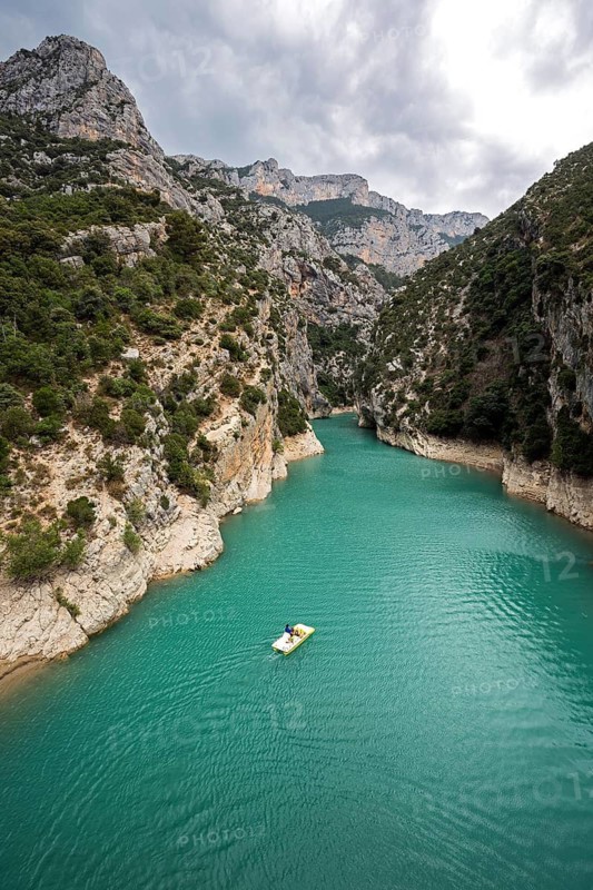 Boat on the Verdon River, entrance to the Verdon Gorge, Gorges du Verdon, Lac de Sainte-Croix, Provence-Alpes-Côte d'Azur, Provence, France