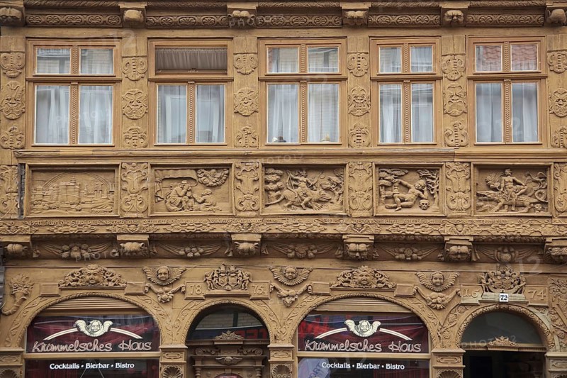 Krummelsches Haus, house façade with wood carvings, figures, ornaments, handicrafts, half-timbered house, Wernigerode, Harz, Saxony-Anhalt, Germany