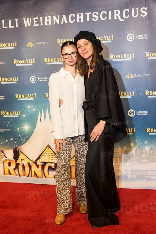 Jeanette Hain with daughter Malou Hain at the premiere of the 20th Original Roncalli Christmas Circus in Berlin's Tempodrom on 20 December 2024