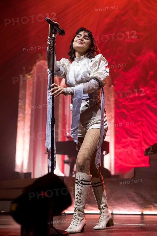 Abigail Morris, singer of The Last Dinner Party live at the Berlin velodrome on 22.02.2026