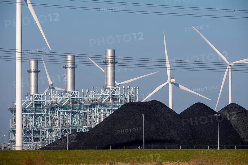 The gas and steam combined cycle power plant, GuD, Magnum, with 1410 MW output, gas power plant with 3 blocks, powered by natural gas, can also be operated with hydrogen, coal storage at the Eemshaven coal power plant, Eemshavencentrale, both operated by RWE Generation, one of the 3 large power plants in the Eemshaven energy park, Groningen province, the Netherlands