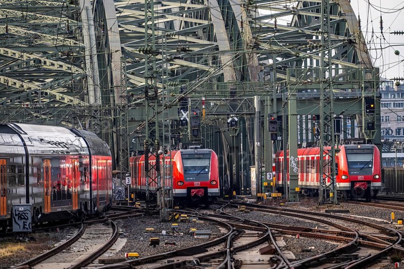 Rail system in front of Cologne Central Station, Hohenzollern Bridge across the Rhine, RRX, Rhine-Ruhr Express, regional train, regional trains, in front of the railway bridge, Cologne, North Rhine-Westphalia, Germany