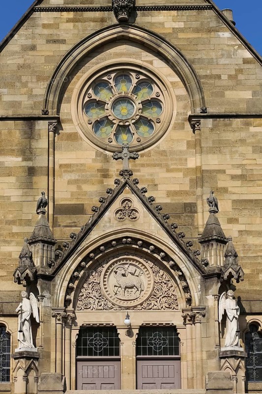 Cemetery Unter den Linden, neo-Gothic St Catherine's Church, church, sacral architecture, church tower, portal, doors, stone figures, sculptures, angel figures, rose window, rose window, Reutlingen, Baden-Württemberg, Germany