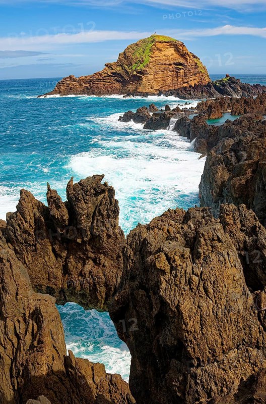 Natural swimming pools in volcanic rock, lava pools, natural swimming pools, natural pools, rocky coast, bathing complex, Porto Moniz, Madeira, Portugal