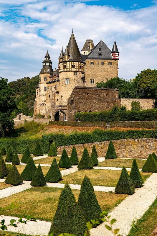 Baroque gardens of Bürresheim Castle, castle north-west of Mayen on a rocky spur in the Nettetal valley, Rhineland-Palatinate, Germany