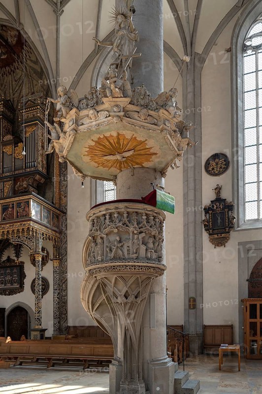 Late Gothic pulpit with reliefs of the four evangelists, Church of St George, built between 1427 and 1505, Church, Nördlingen, Bavaria, Germany