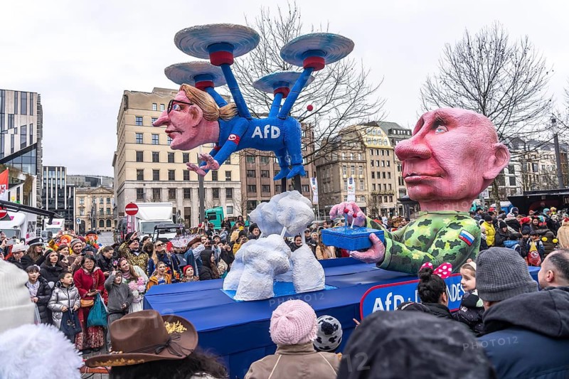 Rose Monday procession in Düsseldorf, theme car by wagon manufacturer Jacques Tilly, theme Putin steers the AFD as a drone, with the face of AFD party leader Alice Weidel, proximity to Russia, influenced by state propaganda, North Rhine-Westphalia, Germany