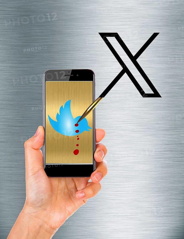 Symbol image, Network-X stabs Twitter, Elon Musk, Socialmedia, Hate speech, Free speech, Glamour factor Internet and computer, Mobile phone, Smartphone, Data traffic, @-sign. Mail traffic, AI, ChatGBT, AI, OpenAI, chatbot, artificial intelligence, artificial intelligence, IT system, computer science, AI learning, IT technology, computer system, software, Apple, Google, Microsoft, radical forums, ultra-right, right-wing radicals, Donald Trump
