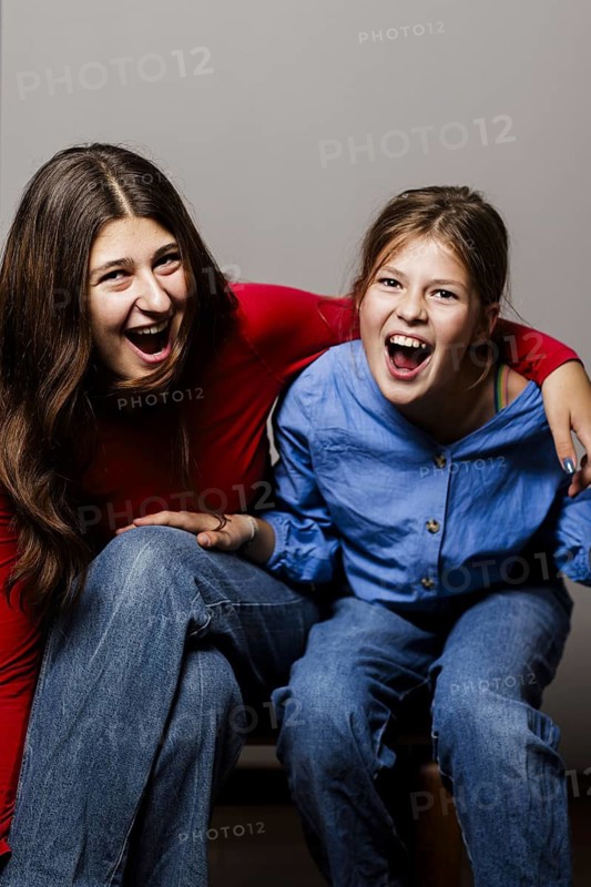 Girls, 8 and 13 years old, show their emotions, Bonn, 04.10.2023