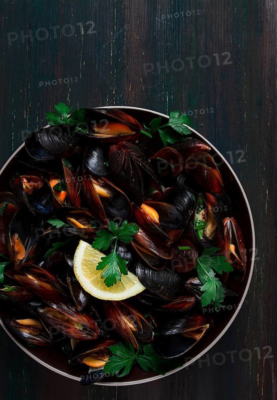Fresh, Boiled mussels, Black Sea, with parsley and lemon, no people, top view