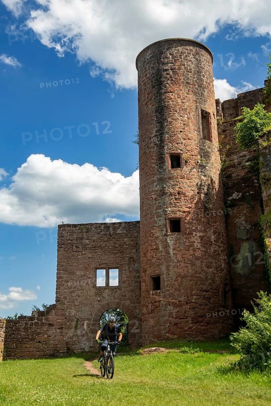 Mountain bikers at Neudahn Castle in the Palatinate Forest