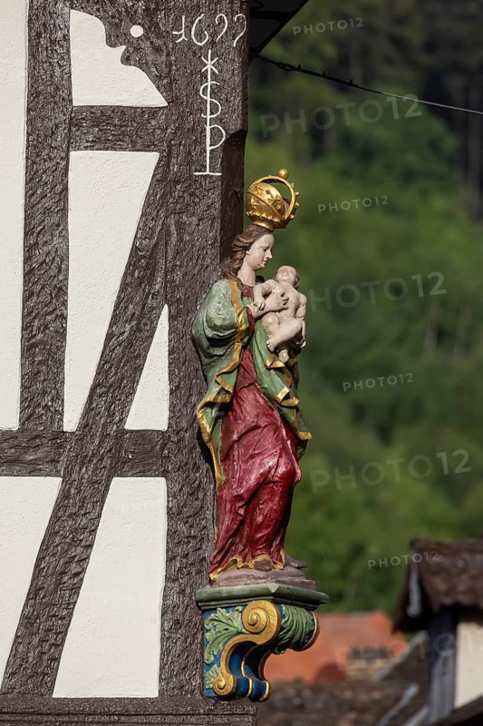 Madonna, figure of the Virgin Mary, half-timbered building in Miltenberg, Lower Franconia, Bavaria, Germany