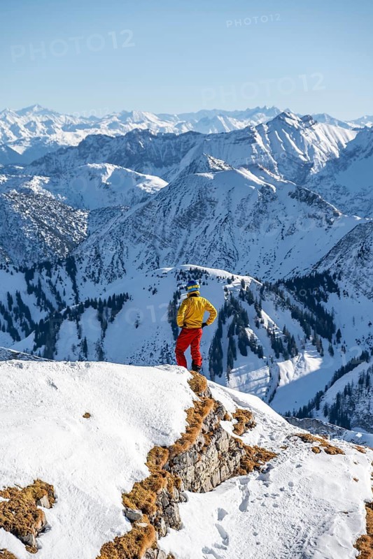 Ski tourers in front of snow-covered mountain peaks, mountain panorama, summit of Schafreuter, Karwendel, Tyrol, Austria