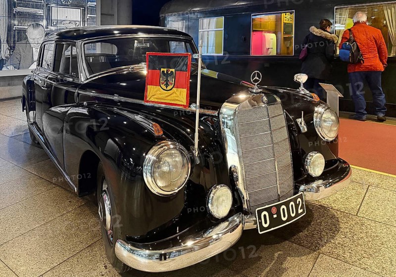 Adenauer's Mercedes 300 with saloon car 10205, historical film in the background, House of History, Bonn, North Rhine-Westphalia, Germany
