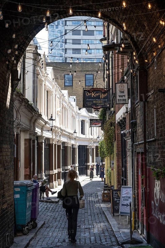 London, United Kingdom. April 8th 2026. The Old Kings Head Pub, close to London Bridge and Borough Market, a traditional English pub in a side alley off Borough Hight Street, London, UK