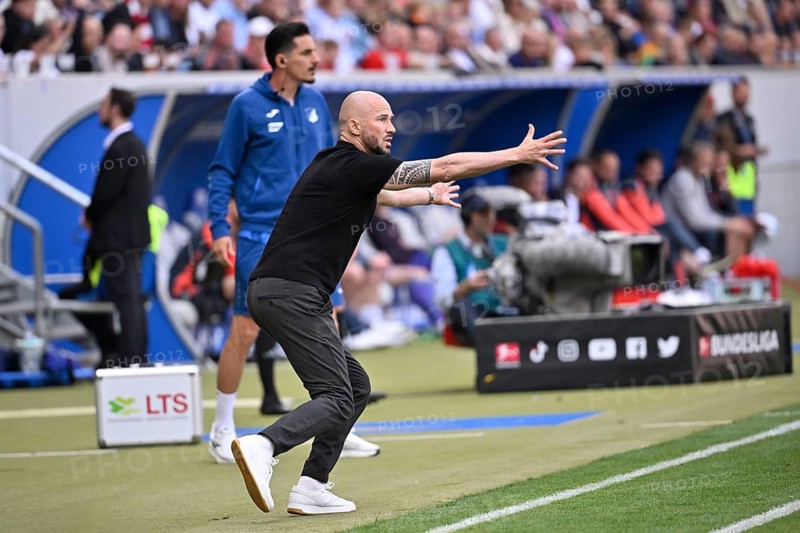 Christian Ilzer TSG 1899 Hoffenheim on the sidelines Gesture Gesture Behind Co-coach Benjamin Hübner TSG 1899 Hoffenheim PreZero Arena, Sinsheim, Baden-Württemberg, Germany
