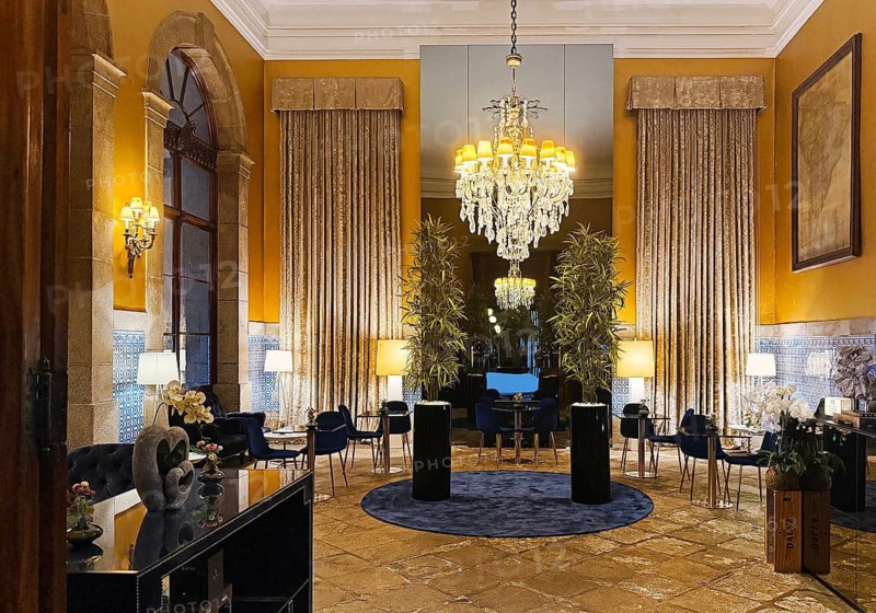 Interior view, O COMERCIAL Hotel restaurant in Palácio da Bolsa, UNESCO World Heritage Site, Old Town, Porto, Portugal