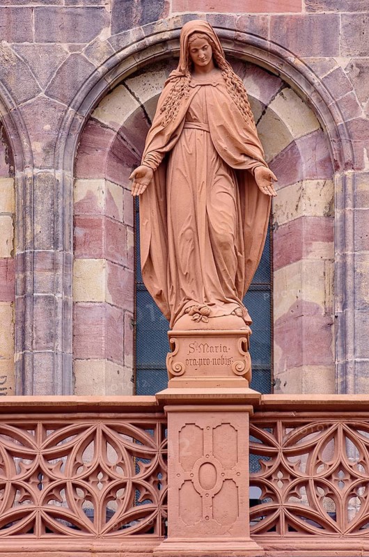 Sculpture of Mother Mary at Freiburg Cathedral, the Cathedral of Our Lady, Freiburg im Breisgau, Baden-Württemberg, Germany