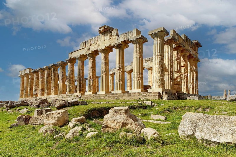 Ruins, ancient Greek temple E, also Hera temple, or temple of Hera, Lakinia or Iuno Lacinia, 460 to 450 BC, Doric peripteros, 6 × 13 columns, four-tiered substructure (crepis), archaeological sites of Selinunte, Parco Archeologico di Selinunte, Castelvetrano, municipal consortium of Trapani, Sicily, Italy, Mediterranean Sea