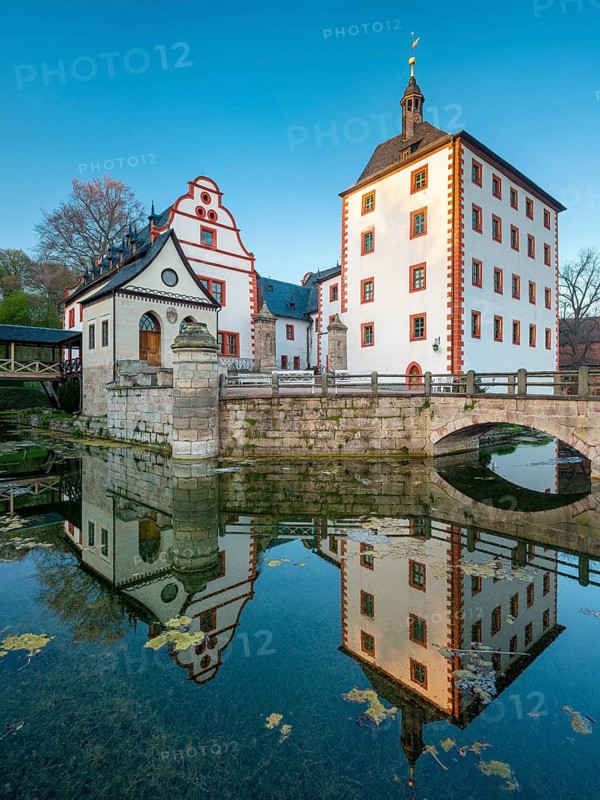 Kochberg Castle is reflected in the water of the Schlossgraben, Grosskochberg near Rudolstadt, Thuringia, Germany