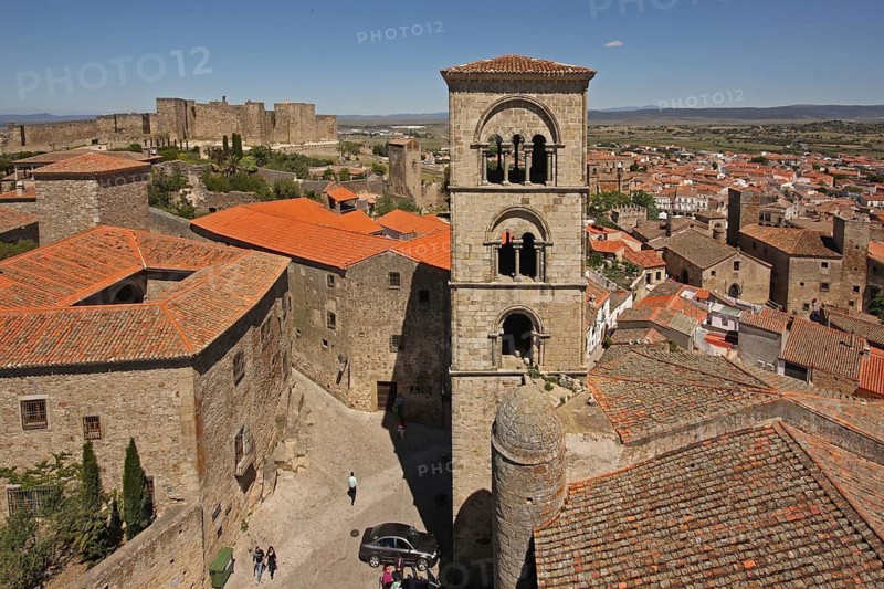 Santa Maria La Mayor and cityscape with Castillo, Castle, Trujillo, Extremadura, Spain