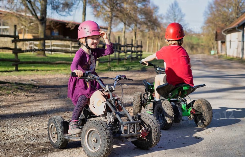 Girl, 4 years, blonde, crash helmet, boy, blonde, 6 years, riding quad bike, children's quad bike, Sonnenhof, Erlebnisbauernhof, Stuttgart, Baden-Württemberg, Germany