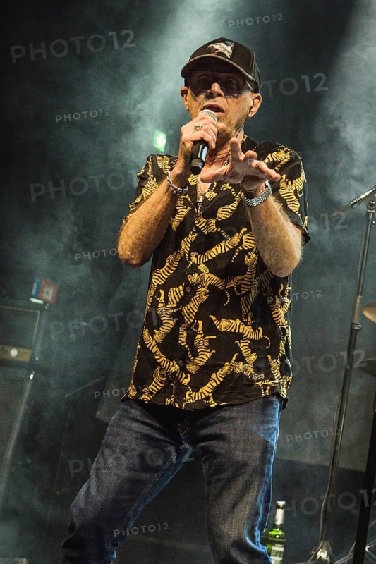 Kai Havaii Schlasse, singer of Extrabreit live at Hole44 in Berlin on 29 December 2024