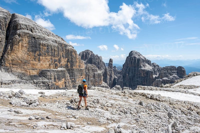 Hikers on the Sentiero Brentari hiking trail in front of cliffs, Brenta Mountains, Brenta-Adamello Natural Park, Trentino, Italy