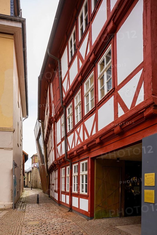 Duderstadt is a town and independent municipality in the district of Göttingen in south-eastern Lower Saxony. The predominantly medieval townscape is characterised by around 600 town houses of various styles - mainly half-timbered houses - along the town wall, Duderstadt, Duderstadt, Lower Saxony, Germany