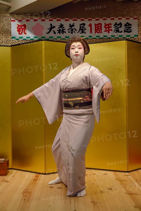 Geisha in traditional costume dancing, Omori, Tokyo, Japan