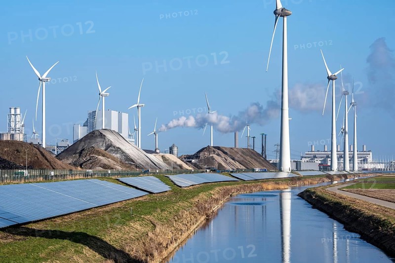 Solar park on the Slaperdijk dike near Eemshaven, test project, 17000 solar modules have been installed over 5 km, the Netherlands has over 22, 000 km of dyke line, here it is being tested whether such an installation is successful and can be expanded, wind farm, in the back the RWE coal-fired power plant Eemshavencentrale Groningen, the Netherlands