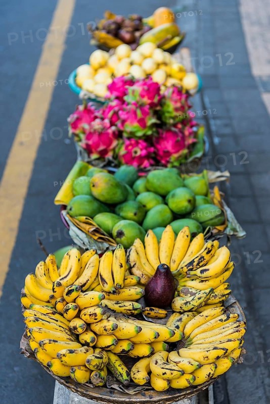 Fruit on a market stall as street food, street food, nutrition, diet, sale, trade, food, nutrition, healthy, fresh, vegetarian, vegan, presentation, organic, purchase, shopping, organic, offer, economy, agriculture, cultivation, goods, Ubud, Bali, Indonesia
