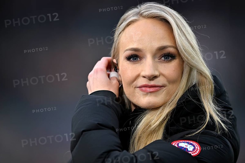 SKY presenter reporter Katharina Kleinfeldt, portrait smiling, soccer, Bundesliga, PreZero Arena, Sinsheim, Baden-Württemberg, Germany