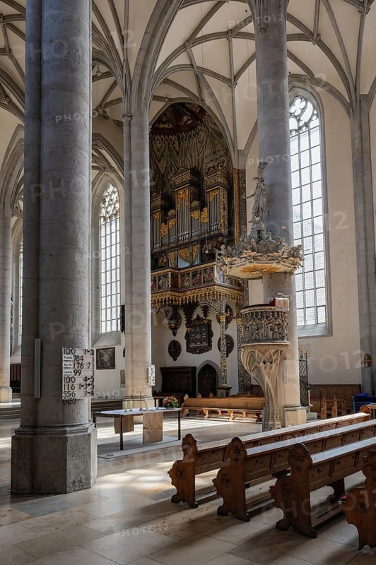 Interior of the parish church of St. Georg in the old town of Nördlingen with the side organ from 1544, on the right a stone pulpit from 1499, Donau-Ries district, Nördlinger Ries, Bavaria, Germany