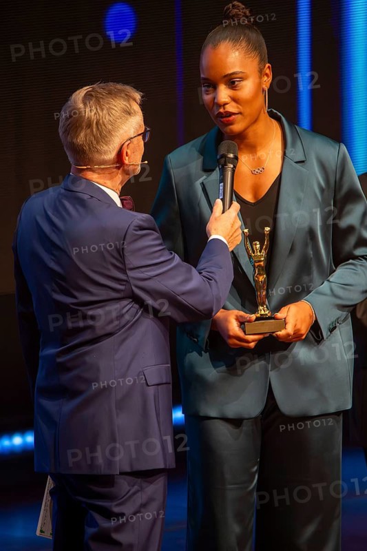 Rose garden Mannheim: Award Night 2024 / Rhine-Neckar Sport Award. Picture: Yemisi Ogunleye, Olympic shot put champion in Paris 2024 and Norbert König, sports presenter