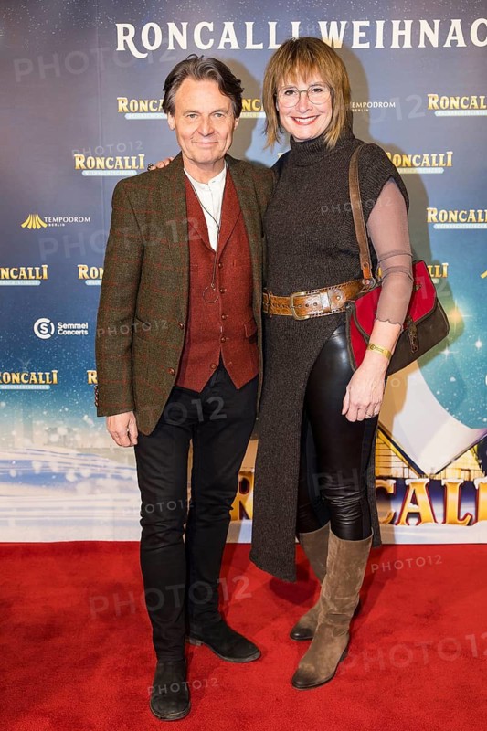 Wolfgang Bahro with his woman Barbara Bahro at the premiere of the 20th Original Roncalli Christmas Circus in Berlin's Tempodrom on 20 December 2024