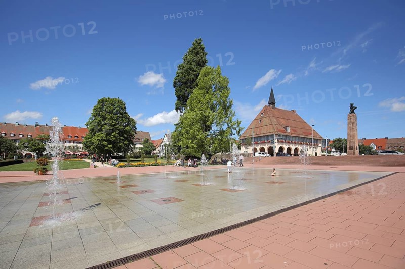 Fountain complex with water features, town house, market square, Freudenstadt, Northern Black Forest, Black Forest, Baden-Württemberg, Germany
