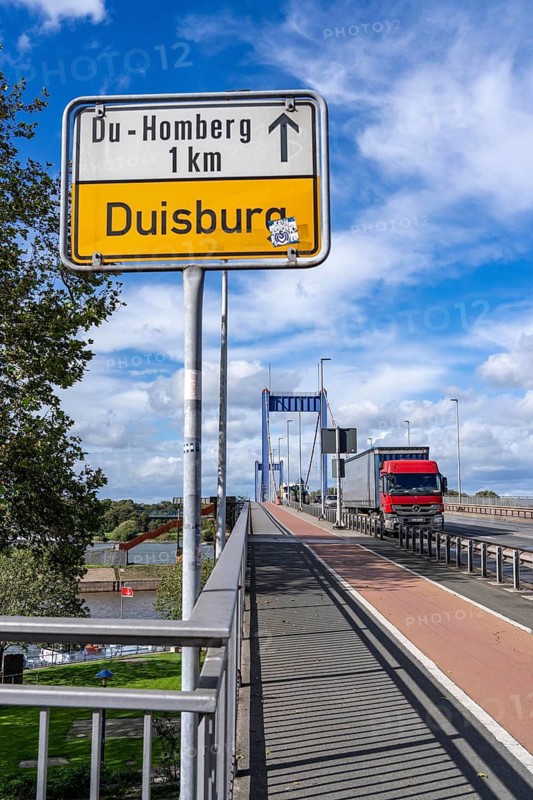 The Friedrich Ebert Bridge over the Rhine between Ruhrort and Homberg, Duisburg, North Rhine-Westphalia, Germany