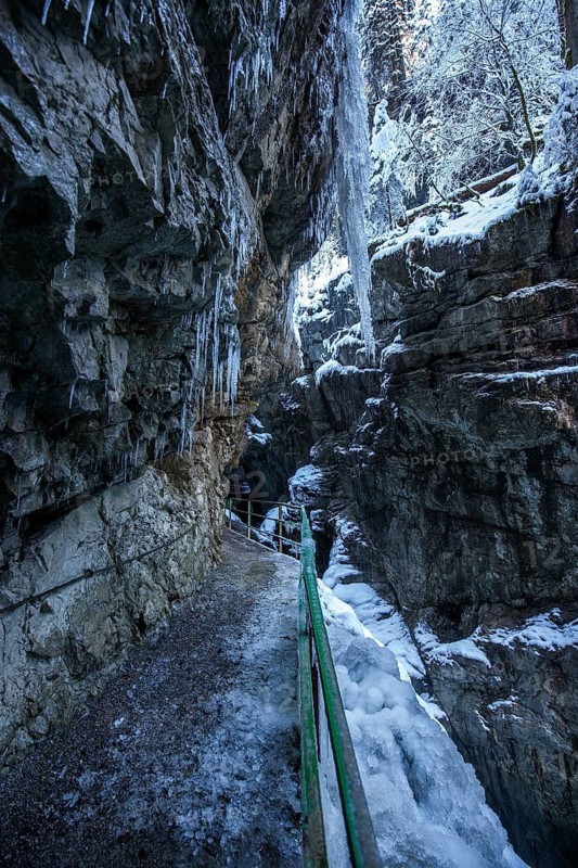 Winter, snowy landscape, icicles, hiking trail through the Breitachklamm gorge near Oberstdorf, Oberallgäu, Allgäu, Bavaria, Germany