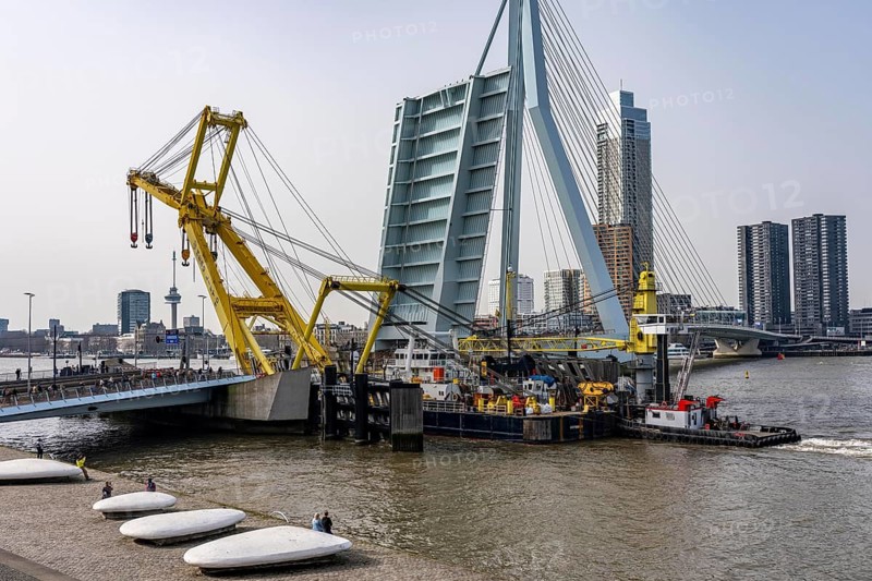The Hebo Lift 10, supposedly the strongest crane ship in Europe, sails from the Rotterdam inland port to the Nieuwe Maas, through the flap bridge of the Erasmus bridge, up to 2200 tons of lifting capacity, the Netherlands
