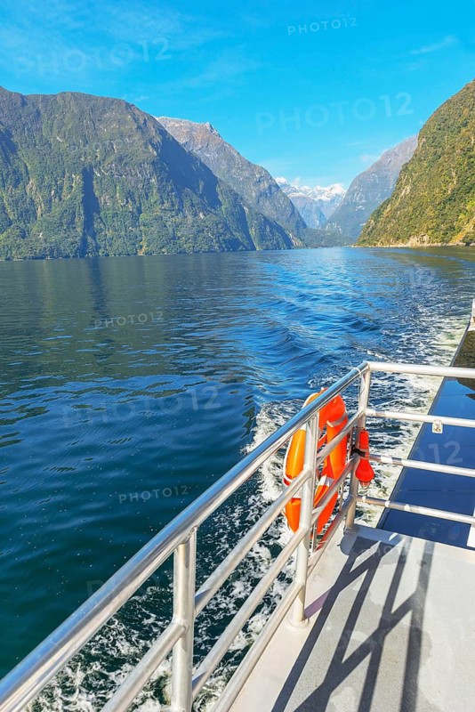 Cruise boat on Milford Sound, Fiordland National Park, South Island, New Zealand
